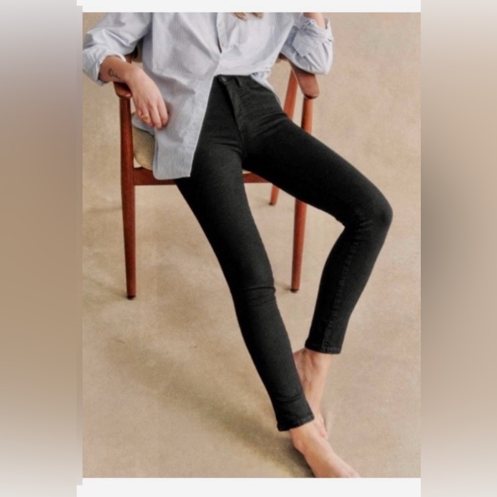 Sezane Jeans all Cotton Slim Skinny Fit Mid - Rise in faded black wash Size 28